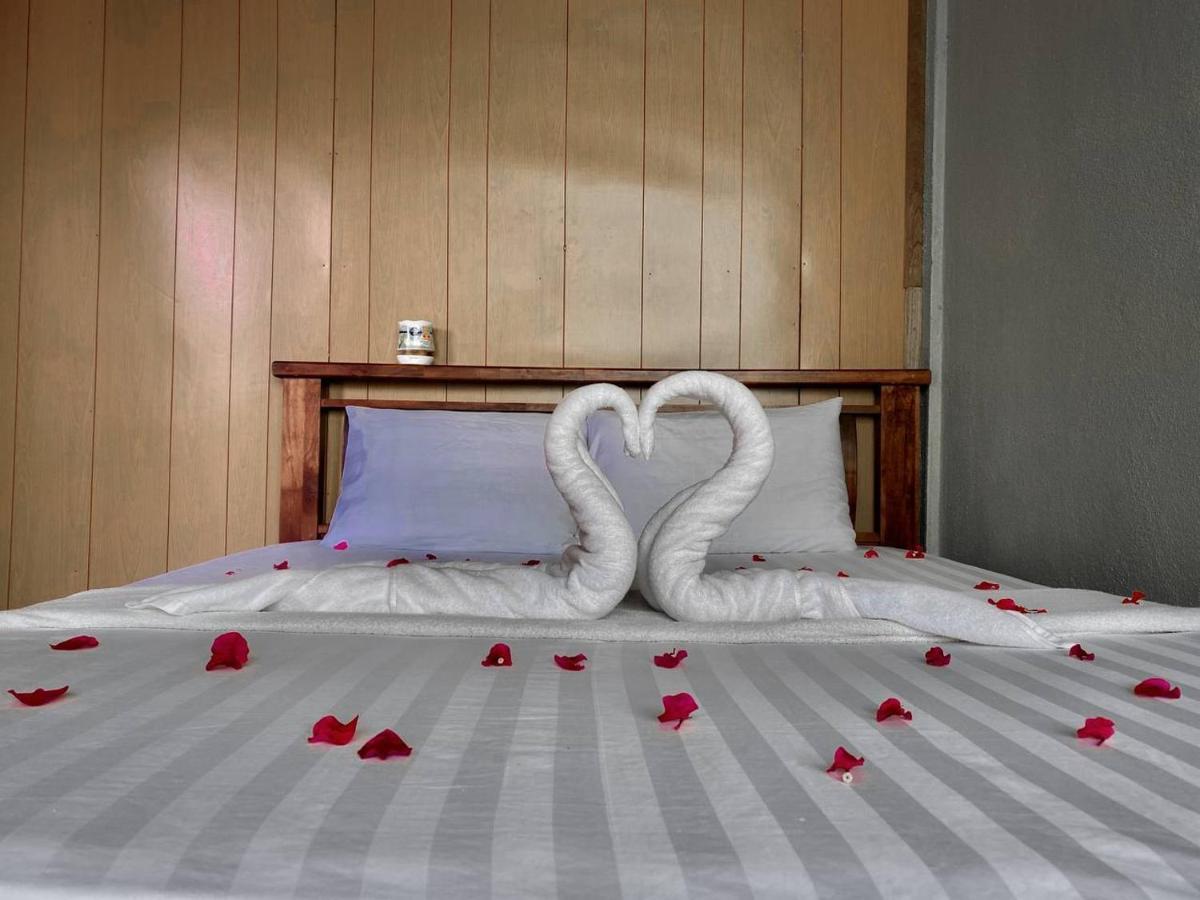 Perhentian Hazipah Hotel Kampong Pasir Hantu Eksteriør billede